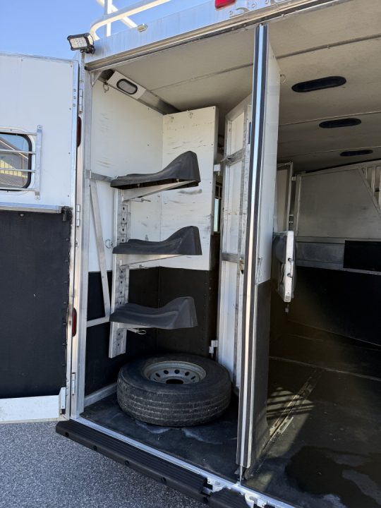 Used 2004 Silver Star 8312 Horse Trailer