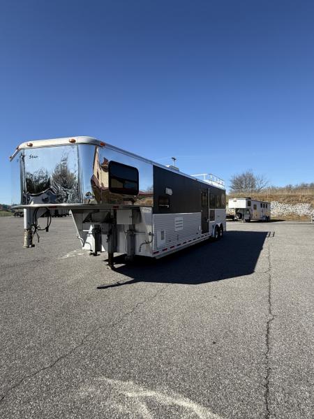 Used 2004 Silver Star 8312 Horse Trailer