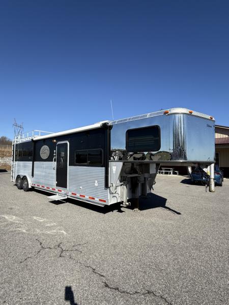 Used 2004 Silver Star 8312 Horse Trailer