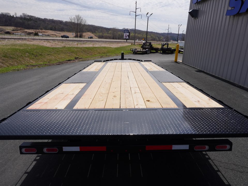 New 2026 Diamond C Trailers DET207 22ft Deckover Tilt Tilt Trailer