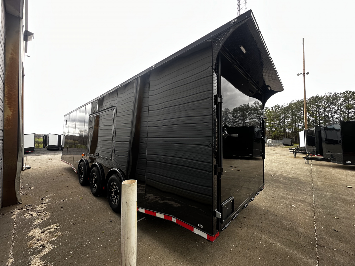 New 2026 Luxe 8.5x28 Race Trailer-Finished Interior-5200LB Triple Torsion-Escape Door-HD Ramp-E Track