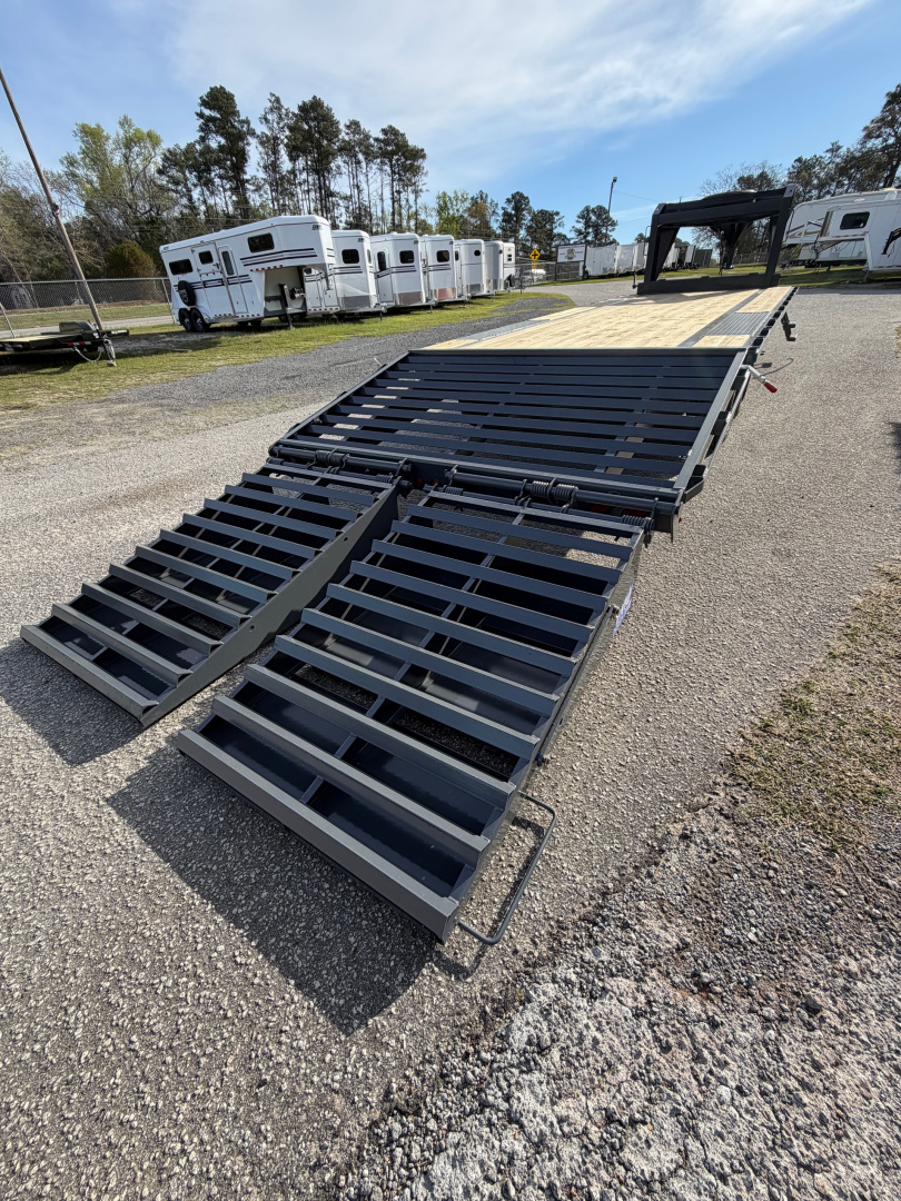 New 2026 Triple Crown Trailers 8X25GOOSENECK Equipment Trailer