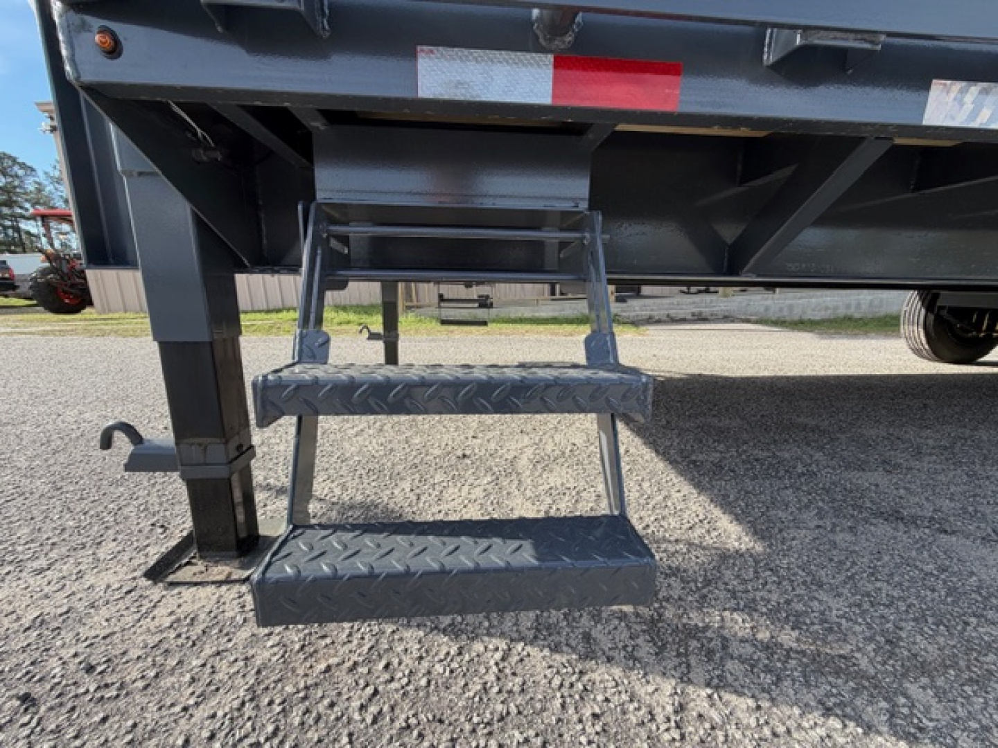 New 2026 Triple Crown Trailers 8X25GOOSENECK Equipment Trailer