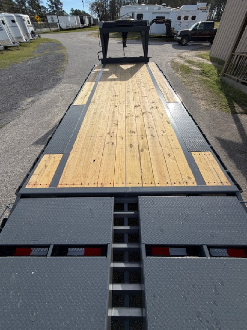 New 2026 Triple Crown Trailers 8X25GOOSENECK Equipment Trailer