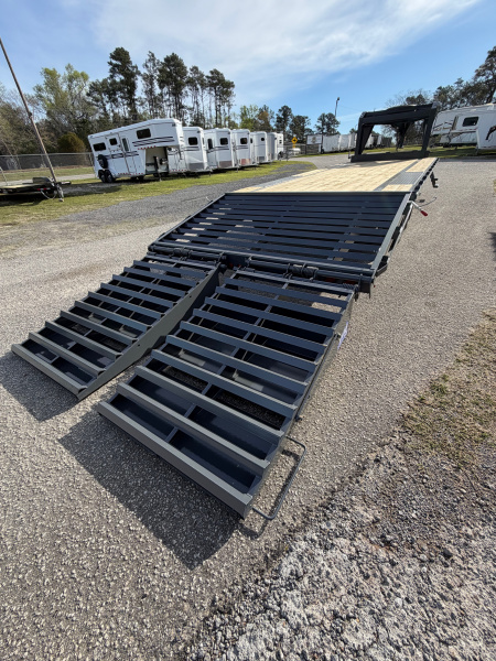 New 2026 Triple Crown Trailers 8X25GOOSENECK Equipment Trailer