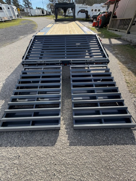 New 2026 Triple Crown Trailers 8X25GOOSENECK Equipment Trailer