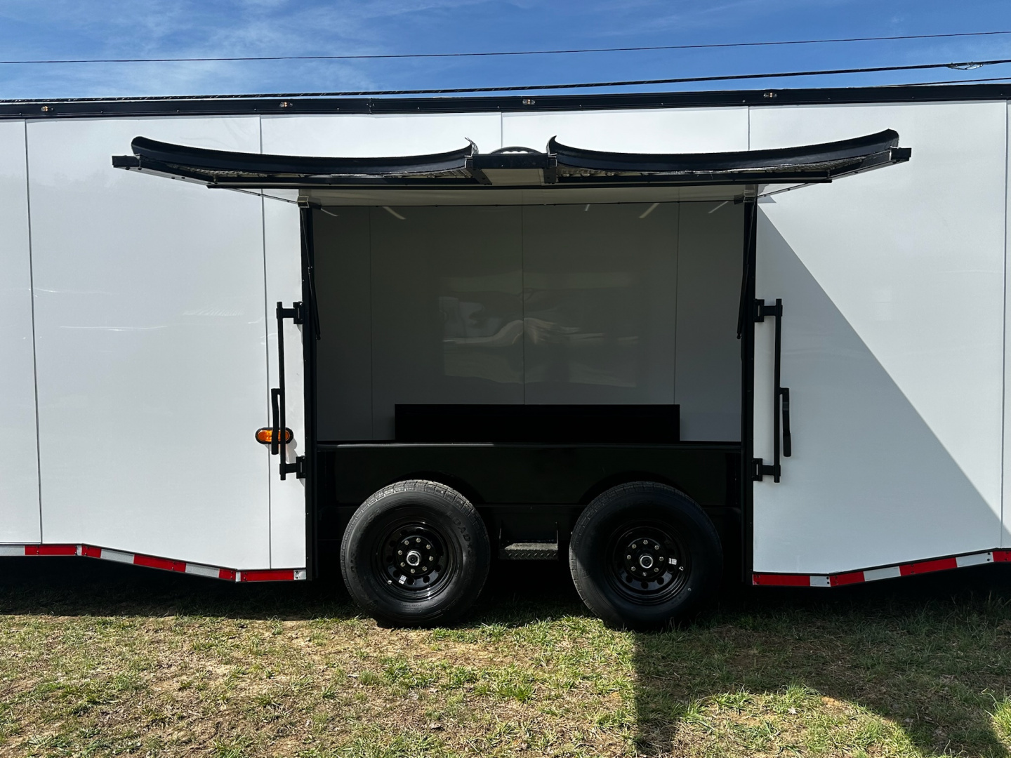 New 2026 Luxe 8.5x28 Race Trailer - Finished Interior- 7000lb Spread Torsion - Full Escape Door-Removable Fender