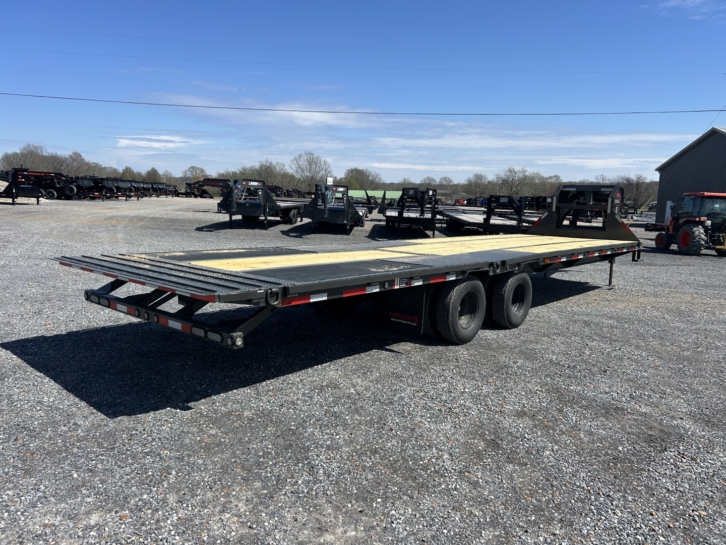 New 2026 MAXXD Hydraulic Dovetail Gooseneck Trailer | 32' x 102' 25K GVWR