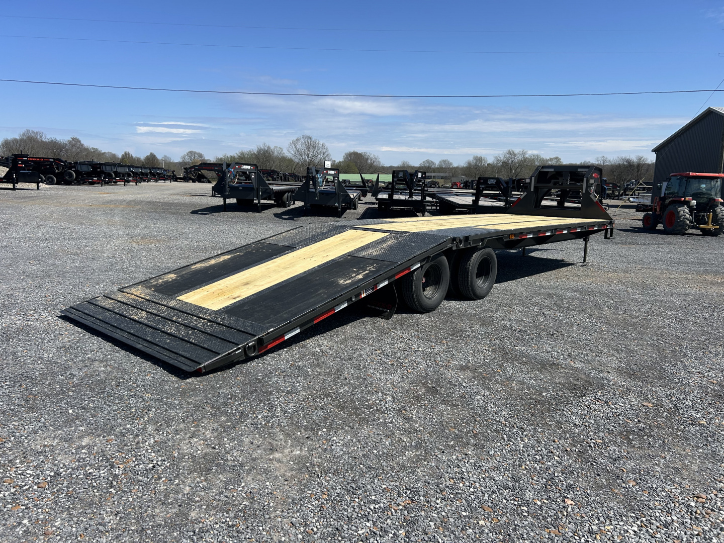 New 2026 MAXXD Hydraulic Dovetail Gooseneck Trailer | 32' x 102' 25K GVWR