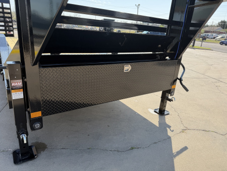 New #381198 2026 LOAD TRAIL GC 24 X 102 TANDEM AXLE 14K GOOSENECK EQUIPMENT HAULER W/ STAND UP RAMPS