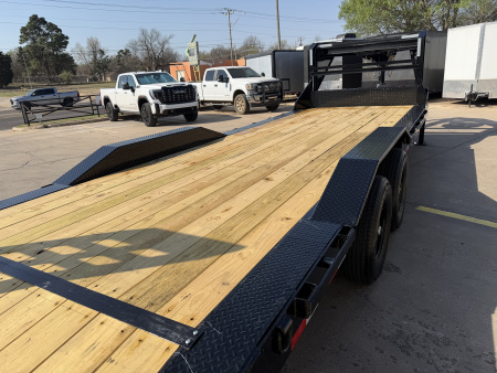 New #381198 2026 LOAD TRAIL GC 24 X 102 TANDEM AXLE 14K GOOSENECK EQUIPMENT HAULER W/ STAND UP RAMPS