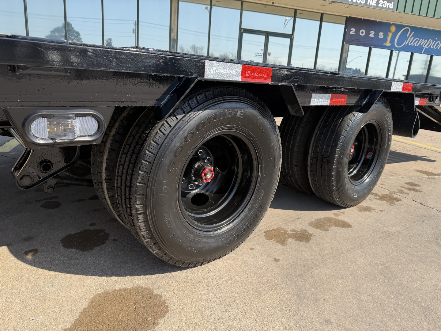 New #380415 2026 LOAD TRAIL GP 32 X 102 DUAL TANDEM LOW-PRO 24K GOOSENECK W/ MAX RAMPS