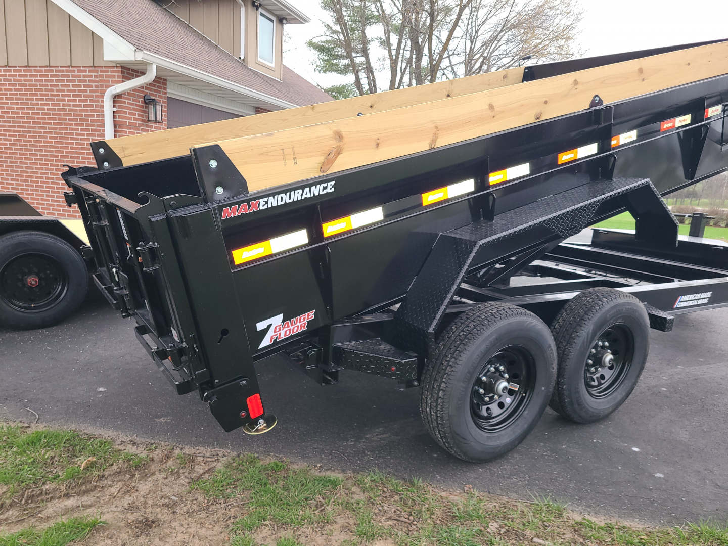New Liberty 83 x 14, Dumpbed with scissors hoist,14k axles