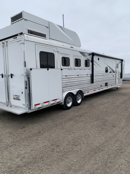 Used 2024 Lakota BH8416SR Horse Trailer
