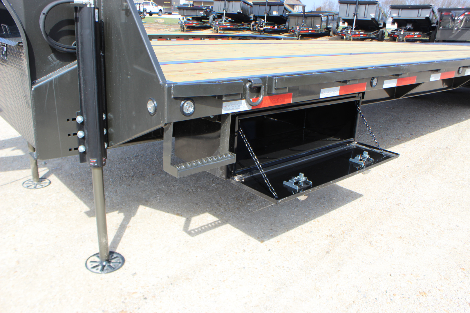New 2026 MAXX-D YHX 36' Gooseneck Hydraulic Dovetail Trailer