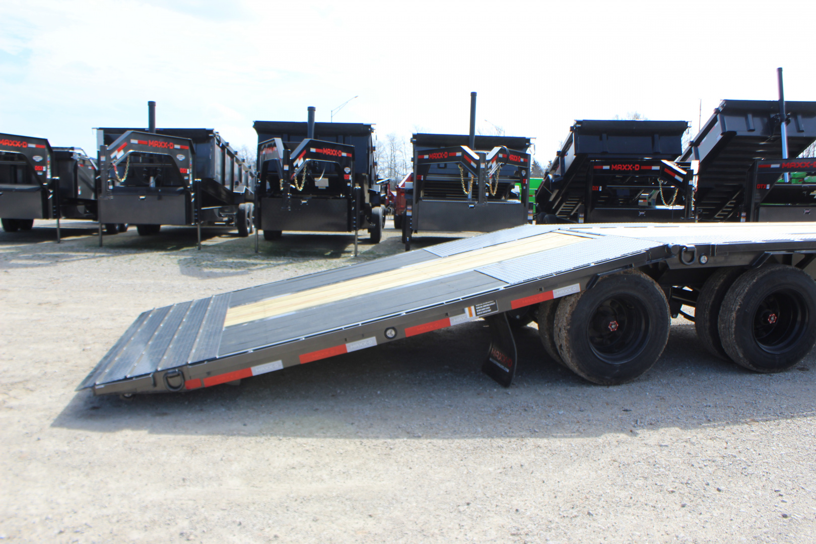 New 2026 MAXX-D YHX 36' Gooseneck Hydraulic Dovetail Trailer