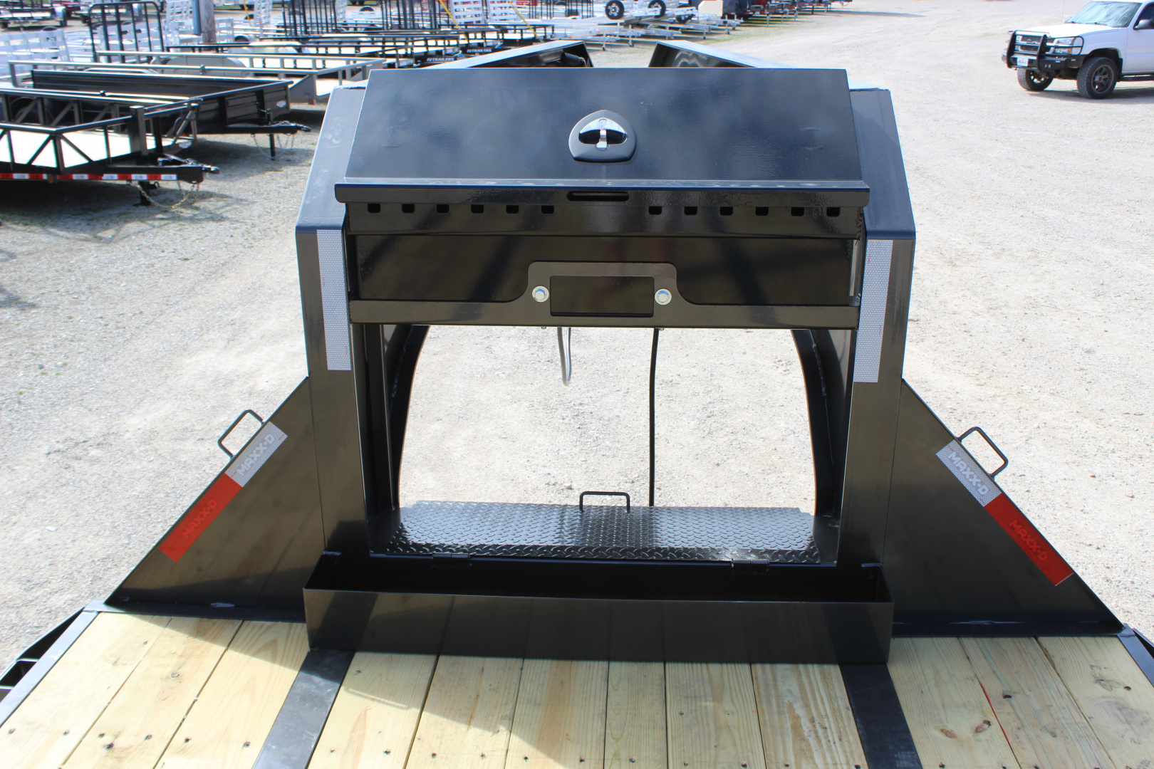 New 2026 MAXX-D YHX 36' Gooseneck Hydraulic Dovetail Trailer