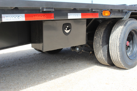 New 2026 MAXX-D YHX 36' Gooseneck Hydraulic Dovetail Trailer