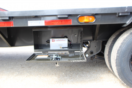 New 2026 MAXX-D YHX 36' Gooseneck Hydraulic Dovetail Trailer
