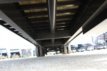 New 2026 MAXX-D YHX 36' Gooseneck Hydraulic Dovetail Trailer