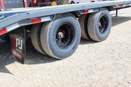 New 2026 PJ Trailers LD 28' Gooseneck Flatbed Trailer