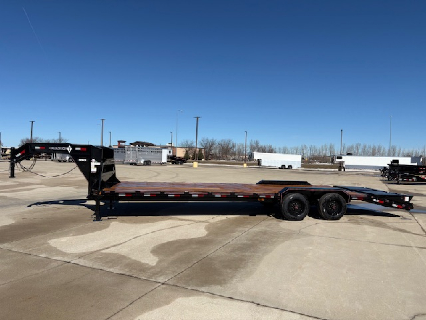 New 2026 Diamond T 28 ft Gooseneck Wide Body 20,000 GVWR