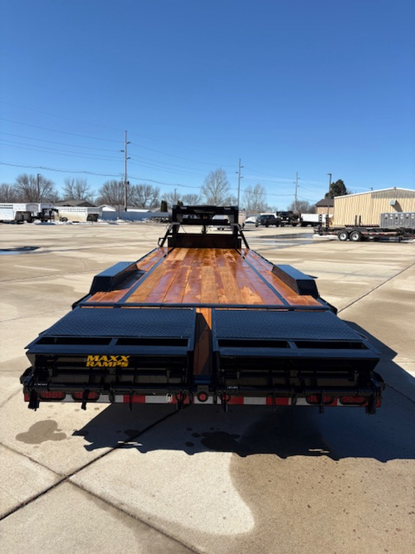 New 2026 Diamond T 28 ft Gooseneck Wide Body 20,000 GVWR