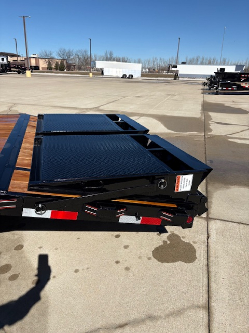 New 2026 Diamond T 28 ft Gooseneck Wide Body 20,000 GVWR