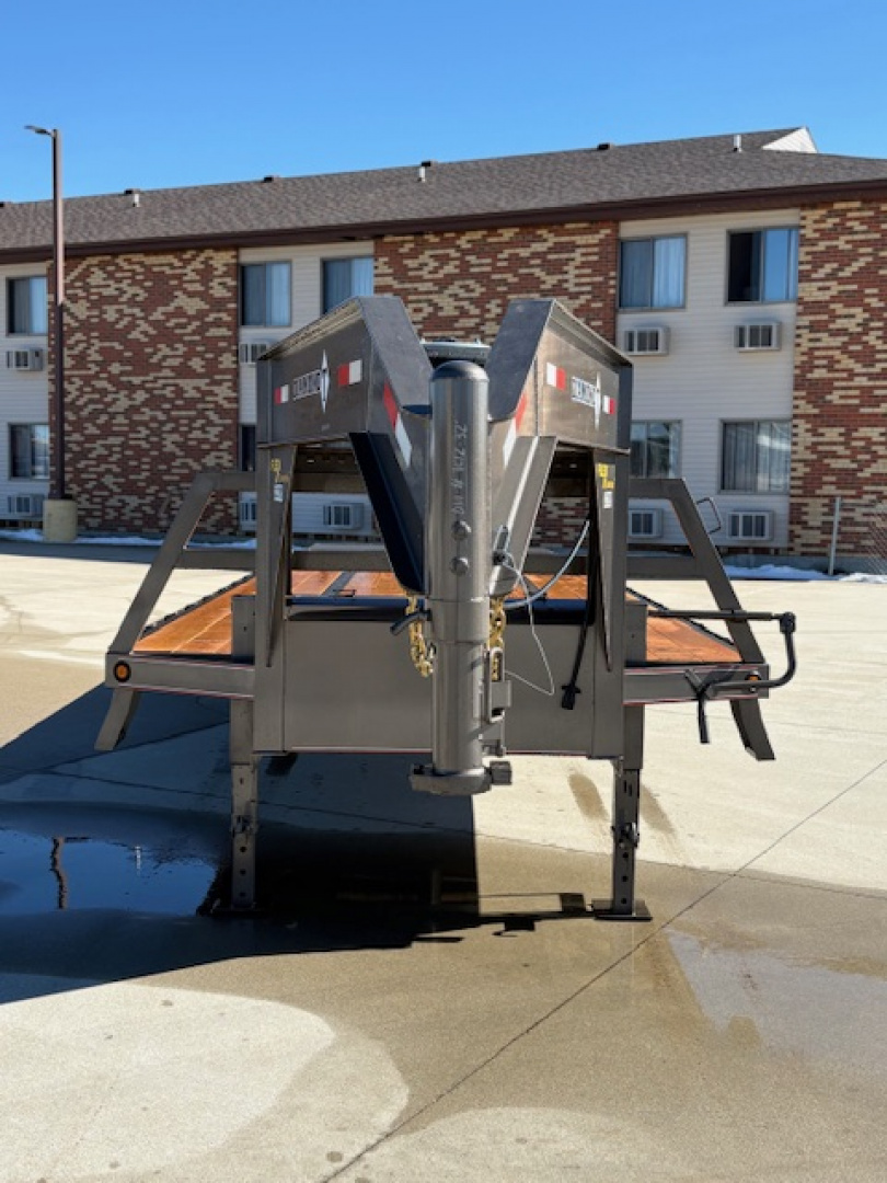 New 2026 Diamond T 32 ft Gooseneck Flatbed 24,000 GVWR
