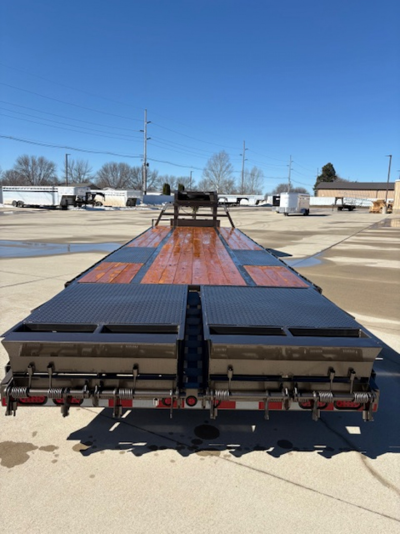 New 2026 Diamond T 32 ft Gooseneck Flatbed 24,000 GVWR