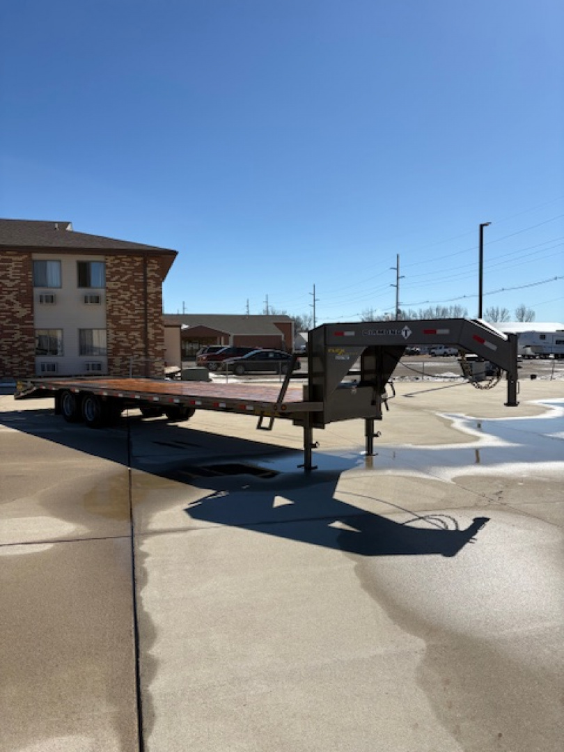 New 2026 Diamond T 32 ft Gooseneck Flatbed 24,000 GVWR