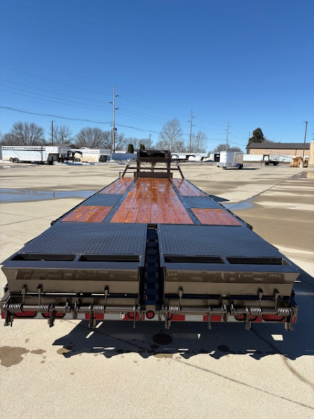 New 2026 Diamond T 32 ft Gooseneck Flatbed 24,000 GVWR