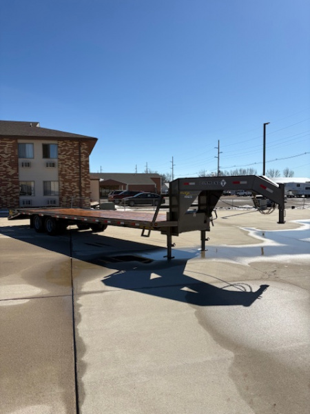 New 2026 Diamond T 32 ft Gooseneck Flatbed 24,000 GVWR