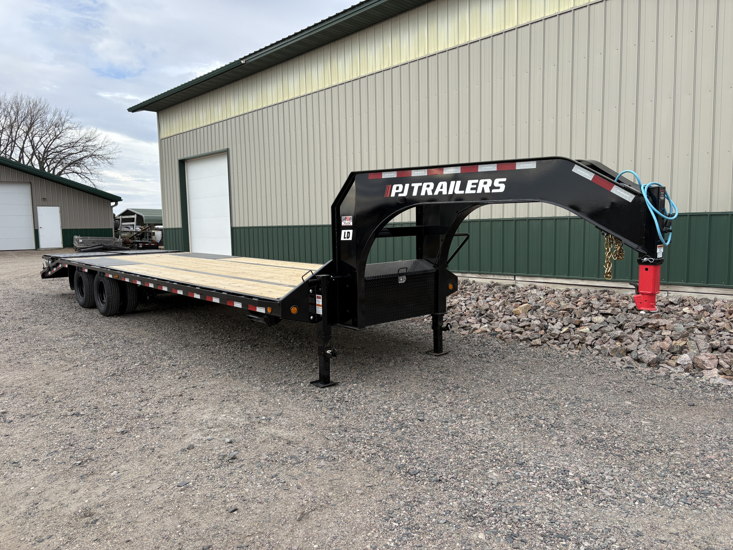 New 2026 28' PJ Low-Pro Gooseneck Trailer