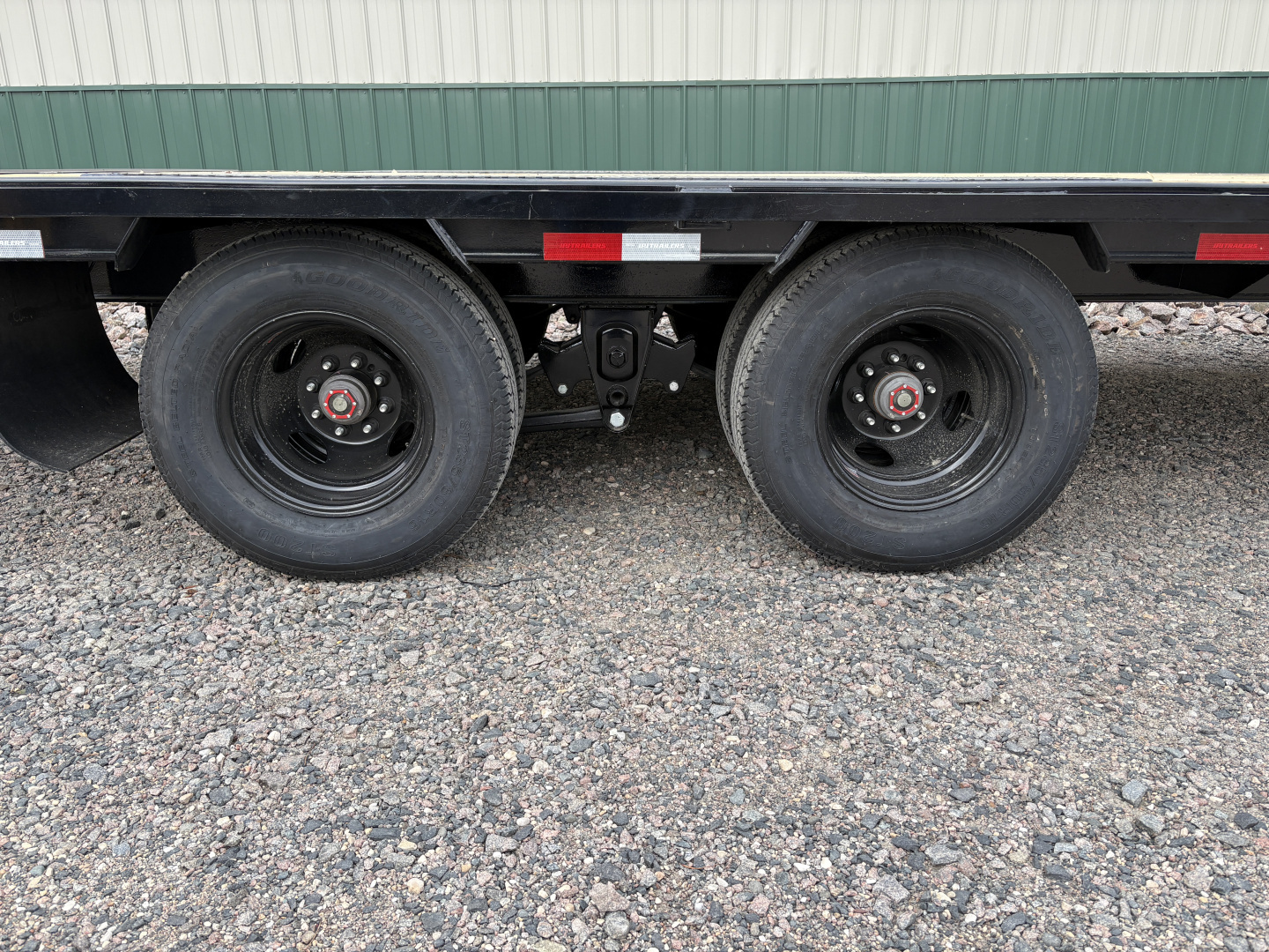 New 2026 28' PJ Low-Pro Gooseneck Trailer