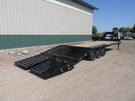 New 2026 30' 21k PJ Low-Pro Triple Axle Gooseneck Flatbed Trailer