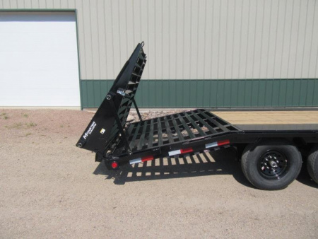 New 2026 30' 21k PJ Low-Pro Triple Axle Gooseneck Flatbed Trailer