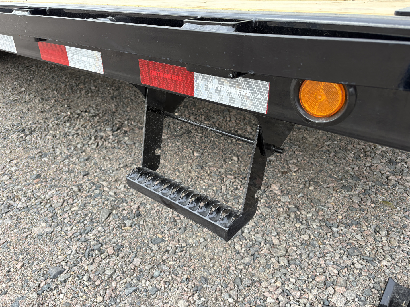 New 2026 26' PJ Low-Pro Gooseneck Flatbed Trailer
