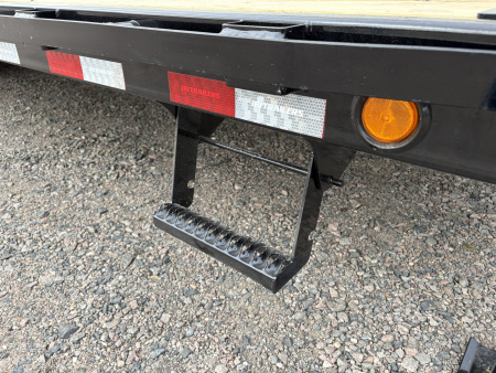 New 2026 26' PJ Low-Pro Gooseneck Flatbed Trailer