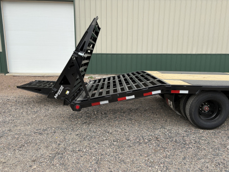 New 2026 26' PJ Low-Pro Gooseneck Flatbed Trailer