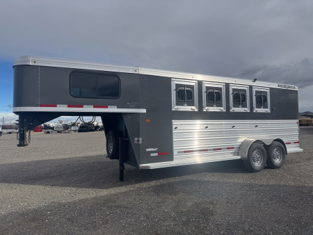 New 2026 Logan Coach Bullseye 4H GN Horse Trailer