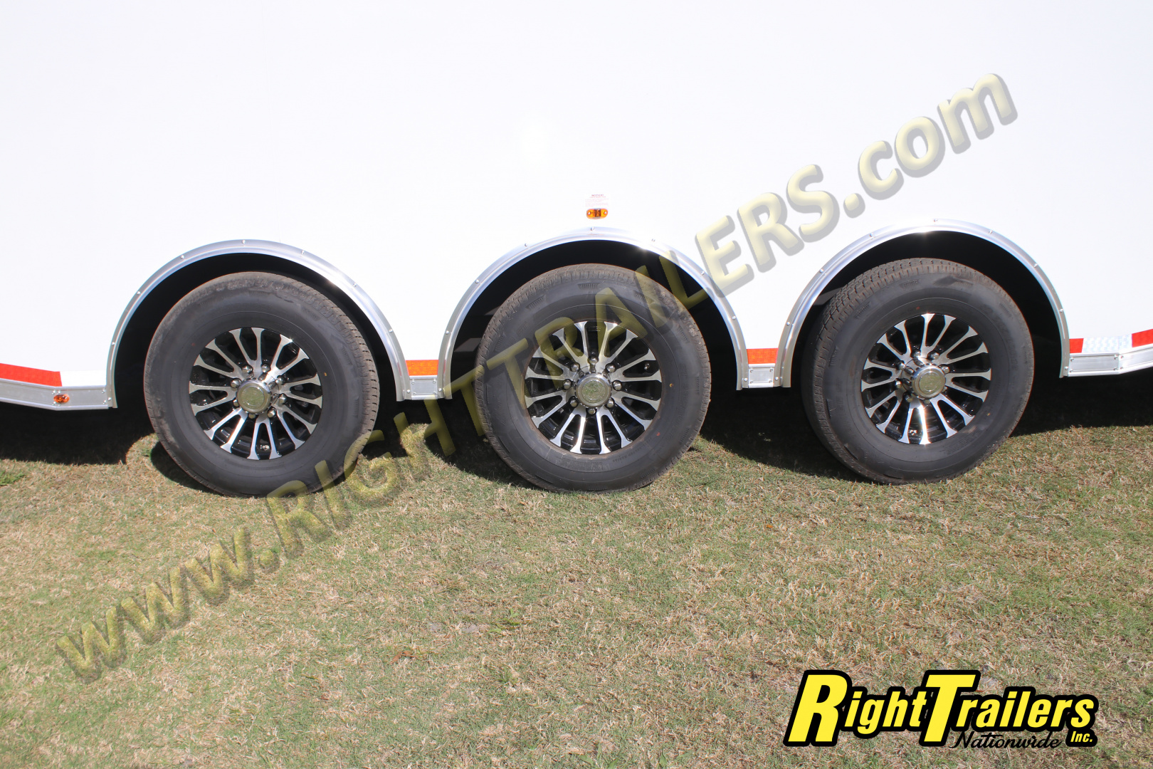 New 2026 8.5X32 Vintage Trailers RACE TRAILER