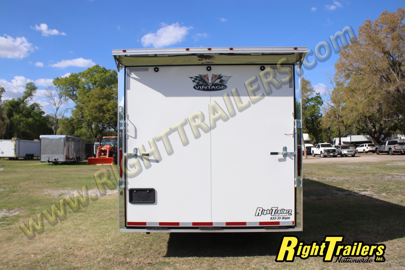 New 2026 8.5X32 Vintage Trailers RACE TRAILER