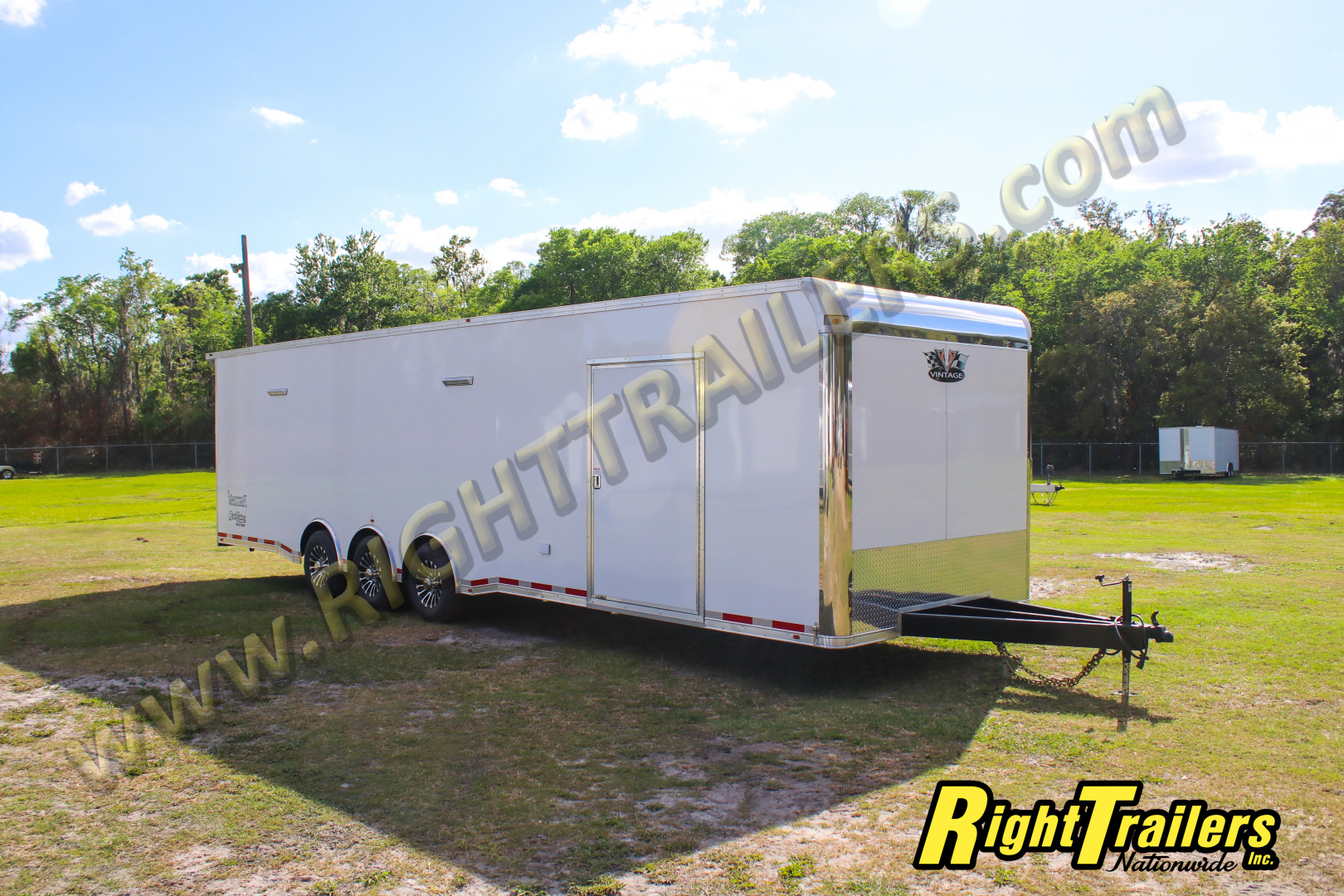 New 2026 8.5X32 Vintage Trailers RACE TRAILER