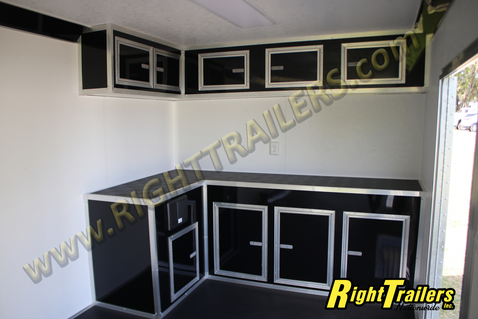 New 2026 8.5X32 Vintage Trailers RACE TRAILER