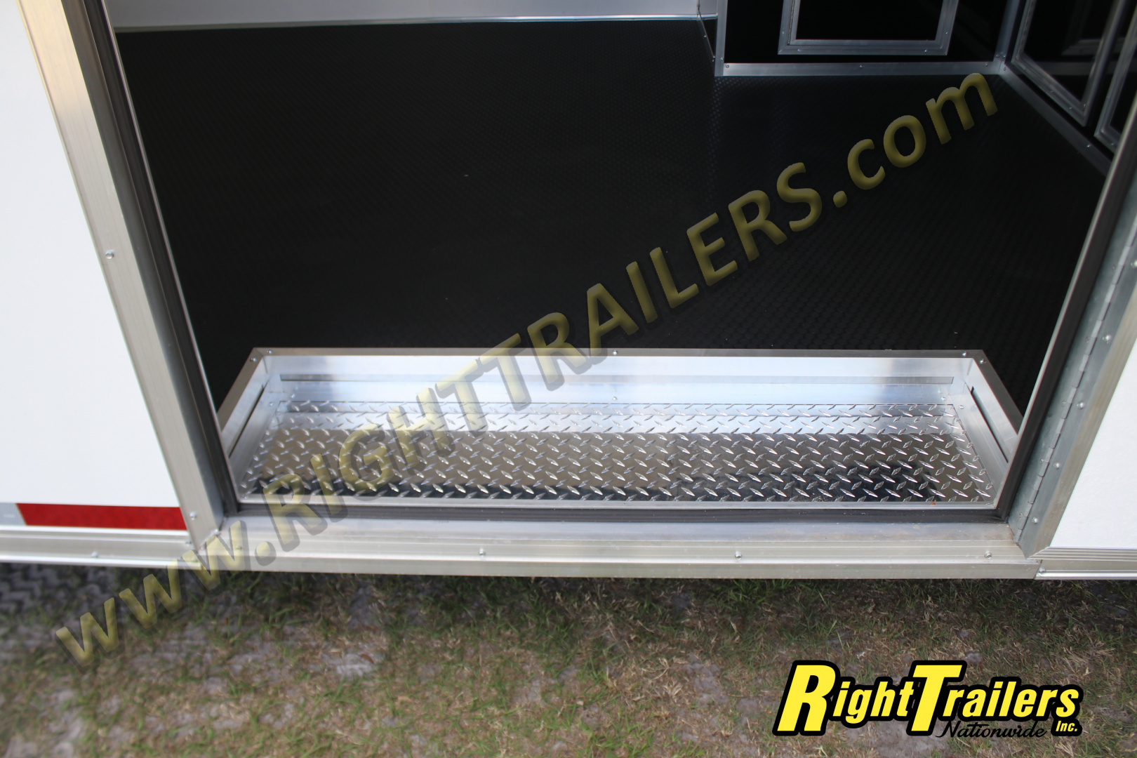 New 2026 8.5X32 Vintage Trailers RACE TRAILER