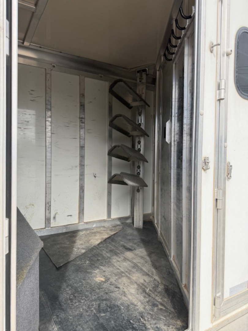 Consignment 2005 Hart 4Horse Slant