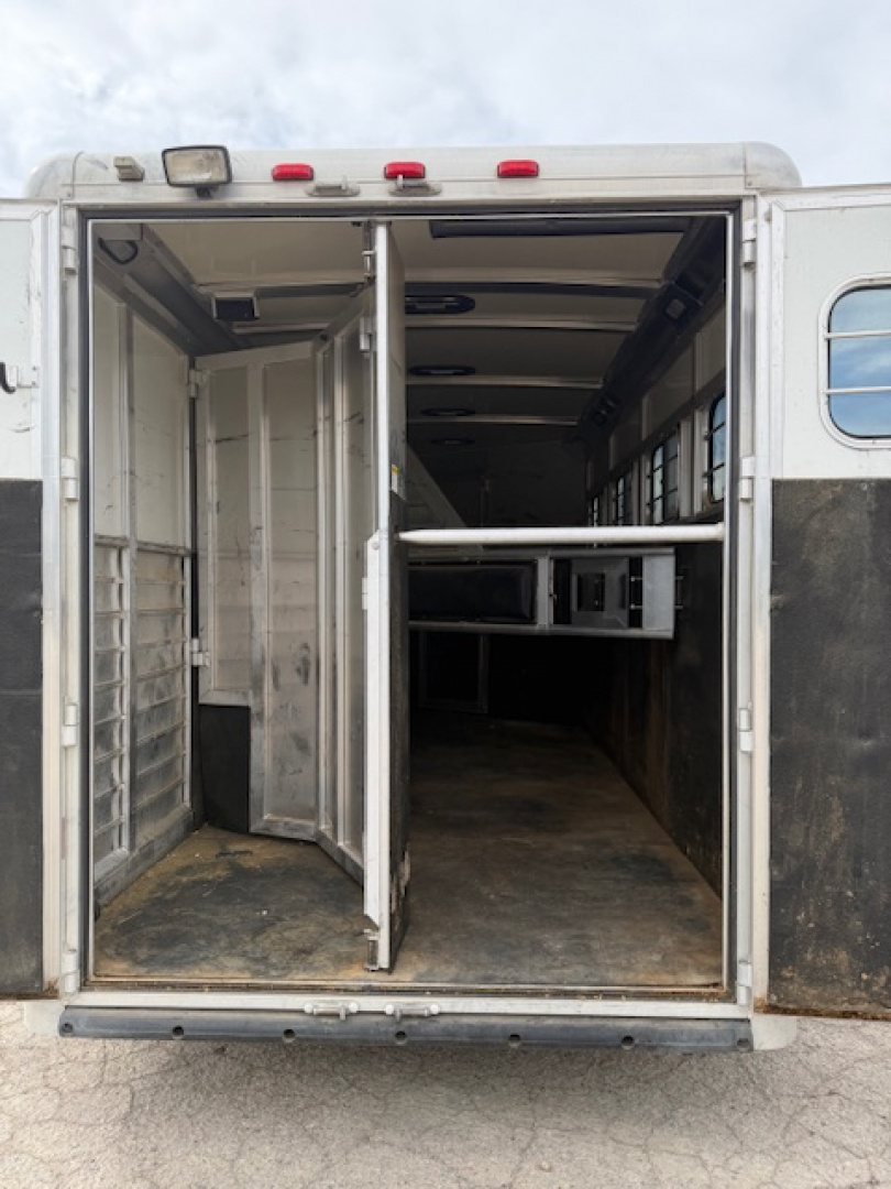 Consignment 2005 Hart 4Horse Slant