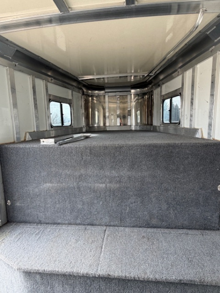 Consignment 2005 Hart 4Horse Slant