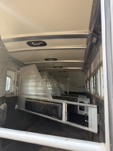 Consignment 2005 Hart 4Horse Slant